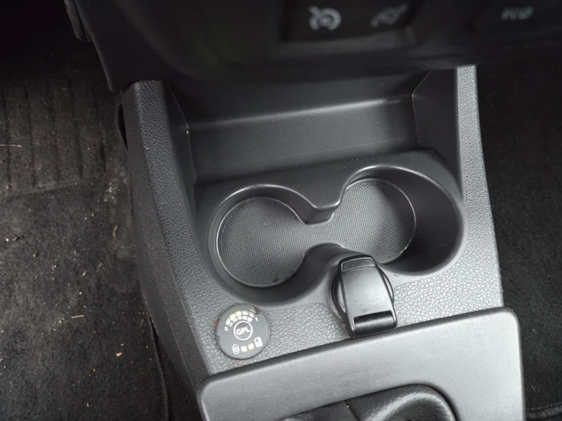 Dacia Lodgy 1.6 Фабрична газ, снимка 8 - Автомобили и джипове - 52698361