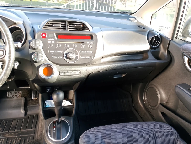 Honda Jazz, снимка 9 - Автомобили и джипове - 52741417