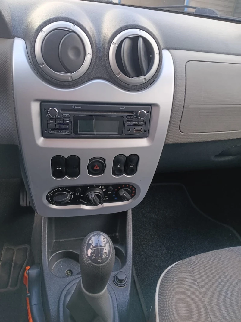 Dacia Logan 1.6 7места Facelift, снимка 10 - Автомобили и джипове - 52919907