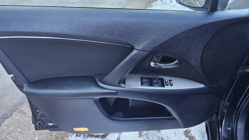 Toyota Avensis 1.8, снимка 9 - Автомобили и джипове - 52931553