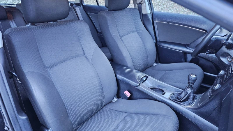 Toyota Avensis 1.8, снимка 11 - Автомобили и джипове - 52931553