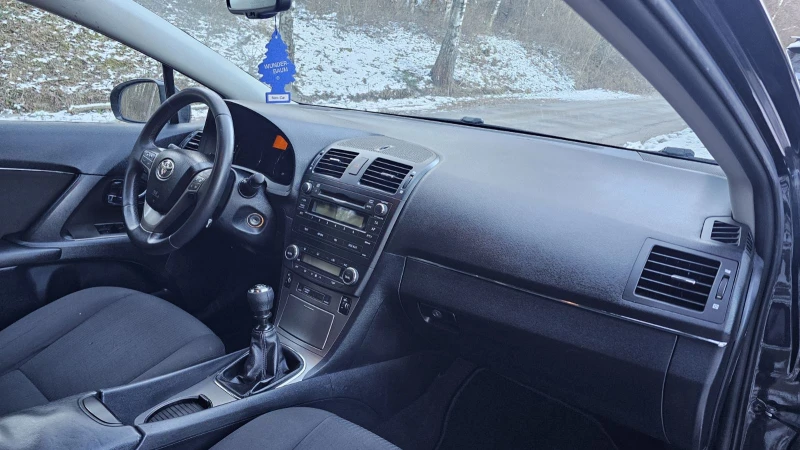 Toyota Avensis 1.8, снимка 13 - Автомобили и джипове - 52931553