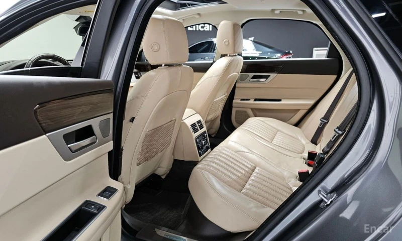 Jaguar Xf, снимка 10 - Автомобили и джипове - 53415673