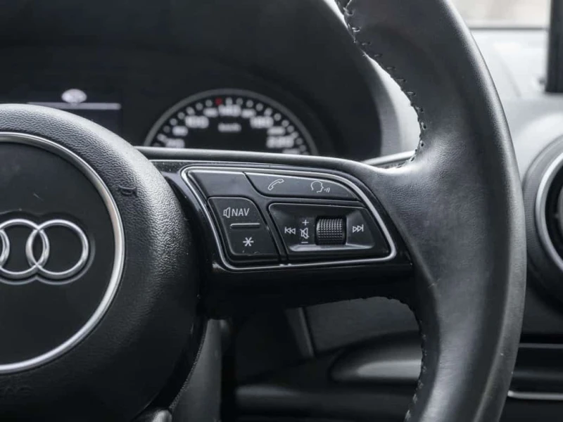 Audi A3 * АВТО КРЕДИТ* ЦЕНА ДО БГ * СЕРВИЗНА ИСТОРИЯ * , снимка 10 - Автомобили и джипове - 53592232