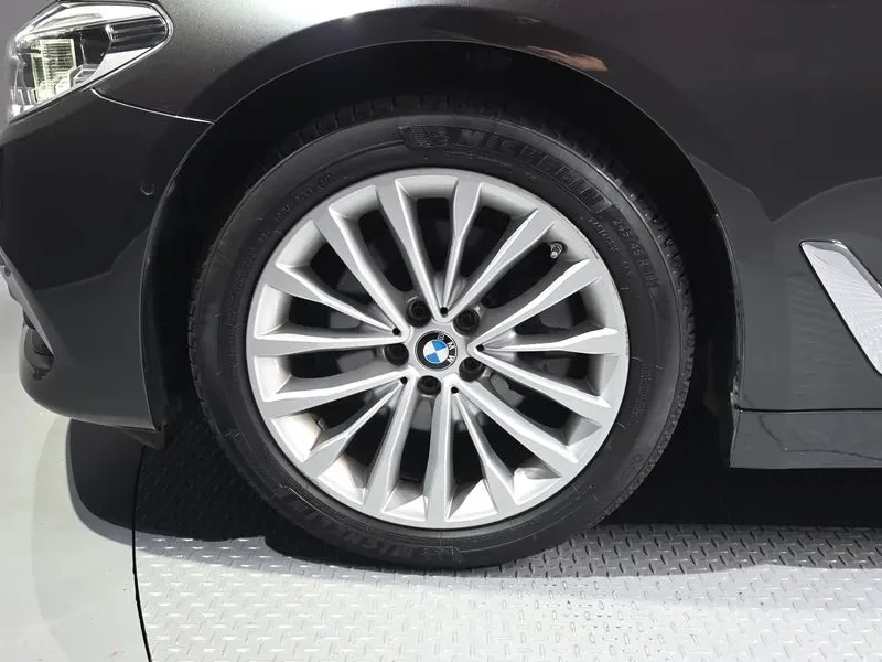 BMW 520 D xDrive Luxury Plus, снимка 5 - Автомобили и джипове - 55786535