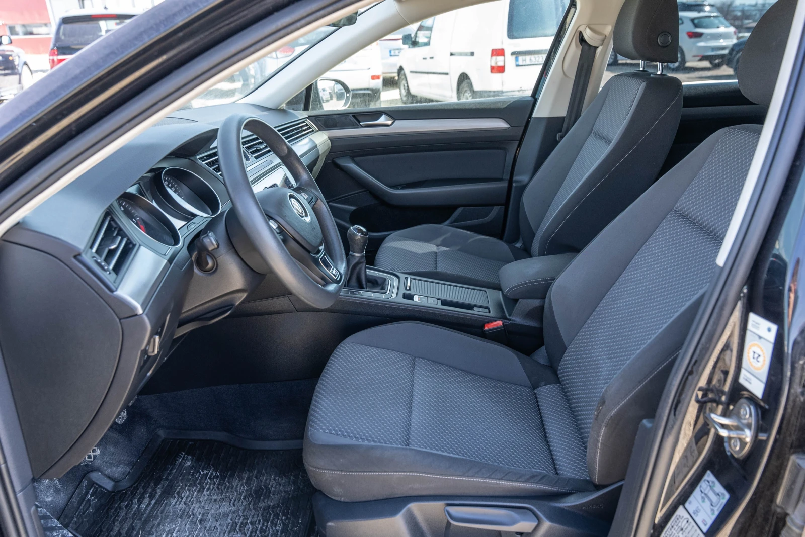 VW Passat 1.6 TDI R line | Mobile.bg   12