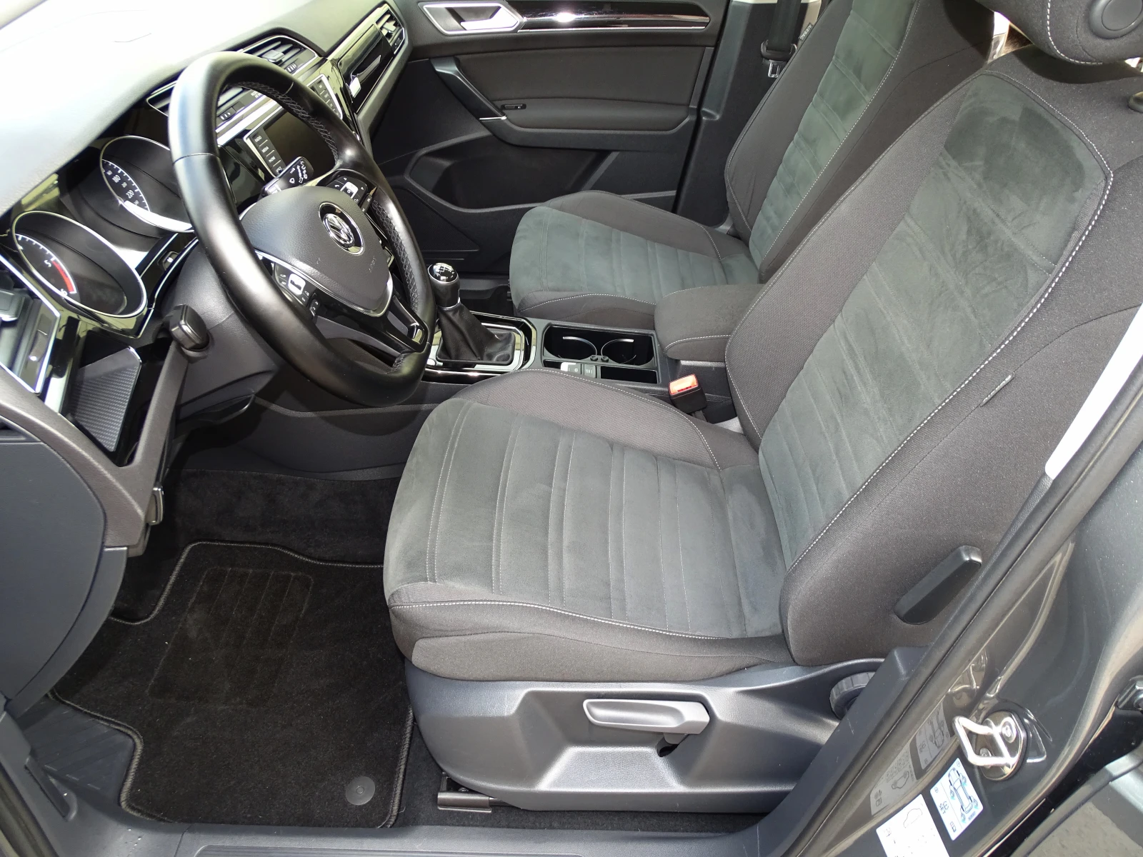 VW Touran 2.0TDI_150kc_Panorama Xennon_*  - изображение 9