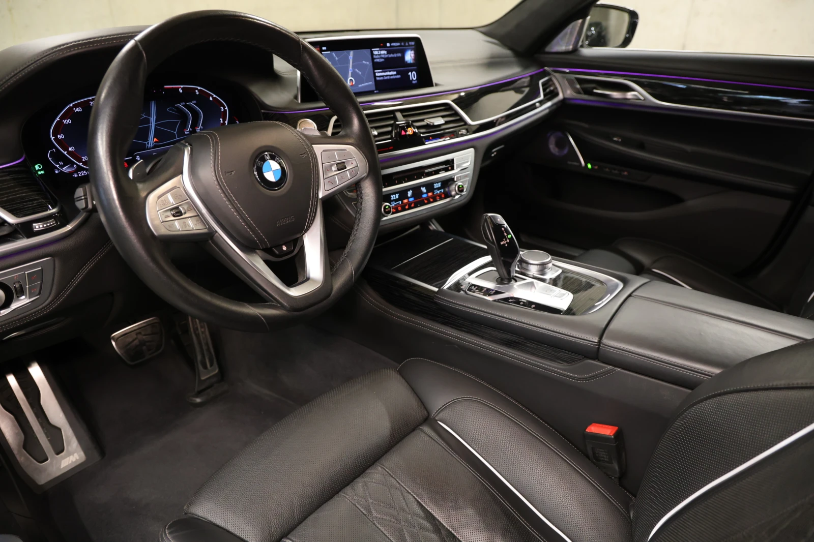 BMW 750 i Long xDrive M-Paket Individual - изображение 8