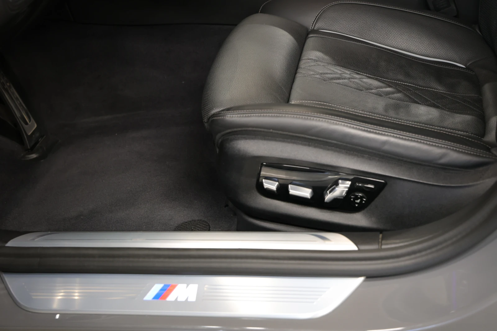 BMW 750 i Long xDrive M-Paket Individual - изображение 6
