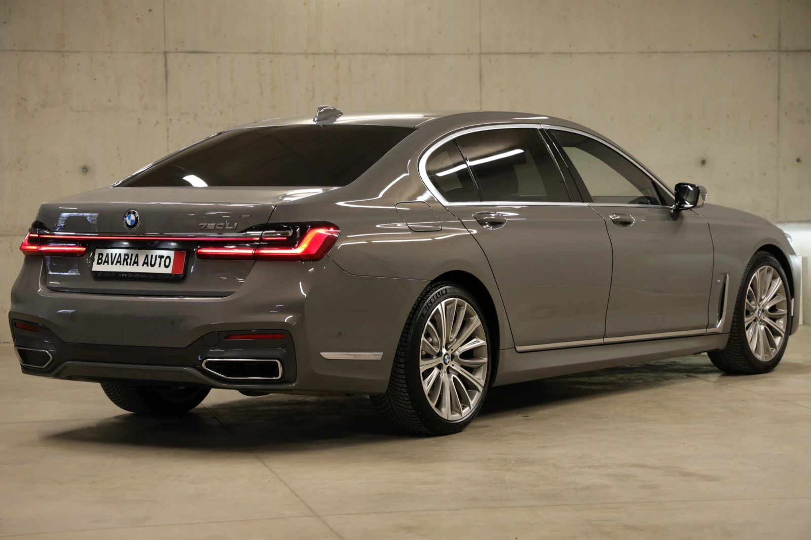 BMW 750 i Long xDrive M-Paket Individual - изображение 4