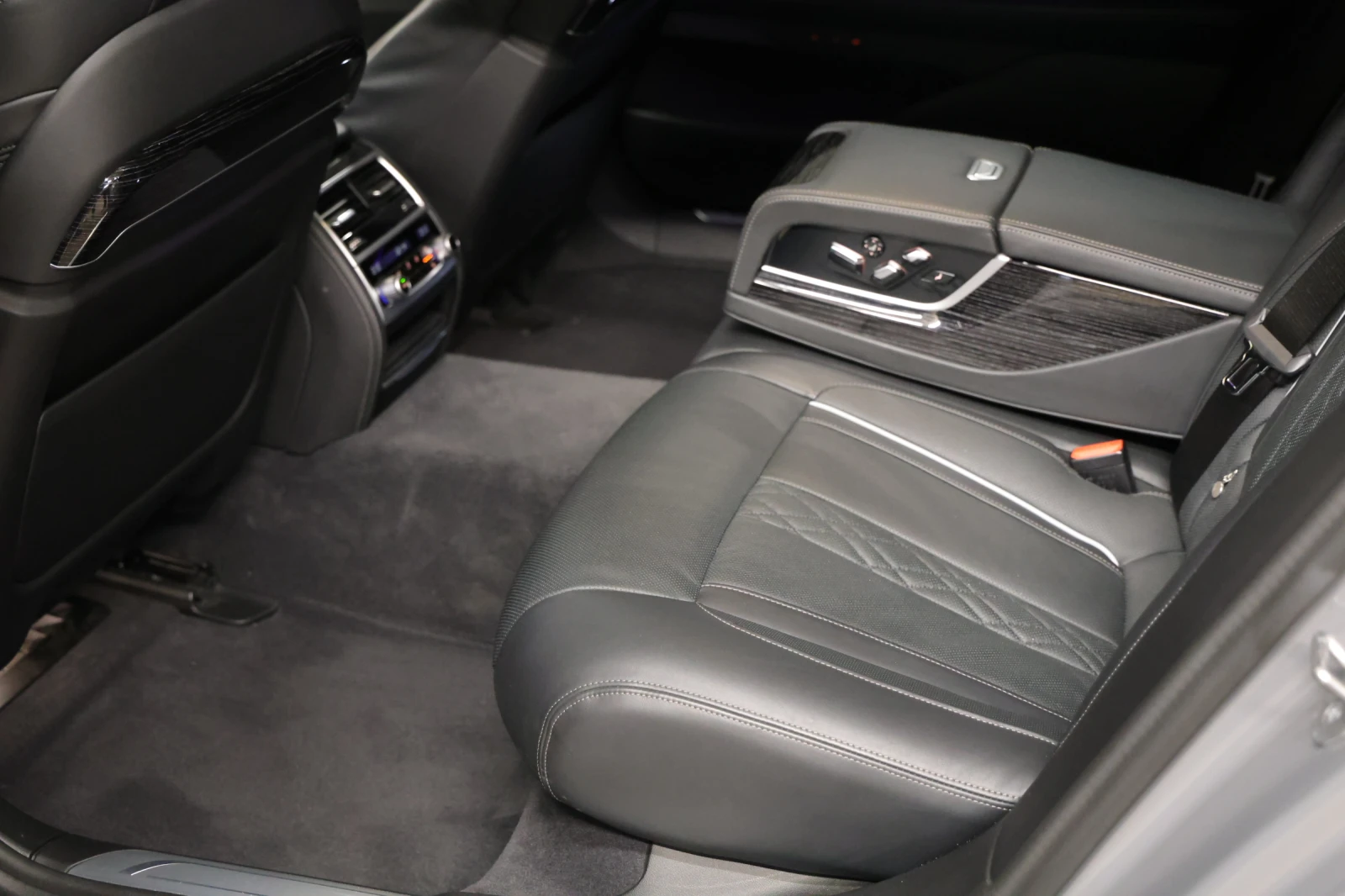 BMW 750 i Long xDrive M-Paket Individual | Mobile.bg   16