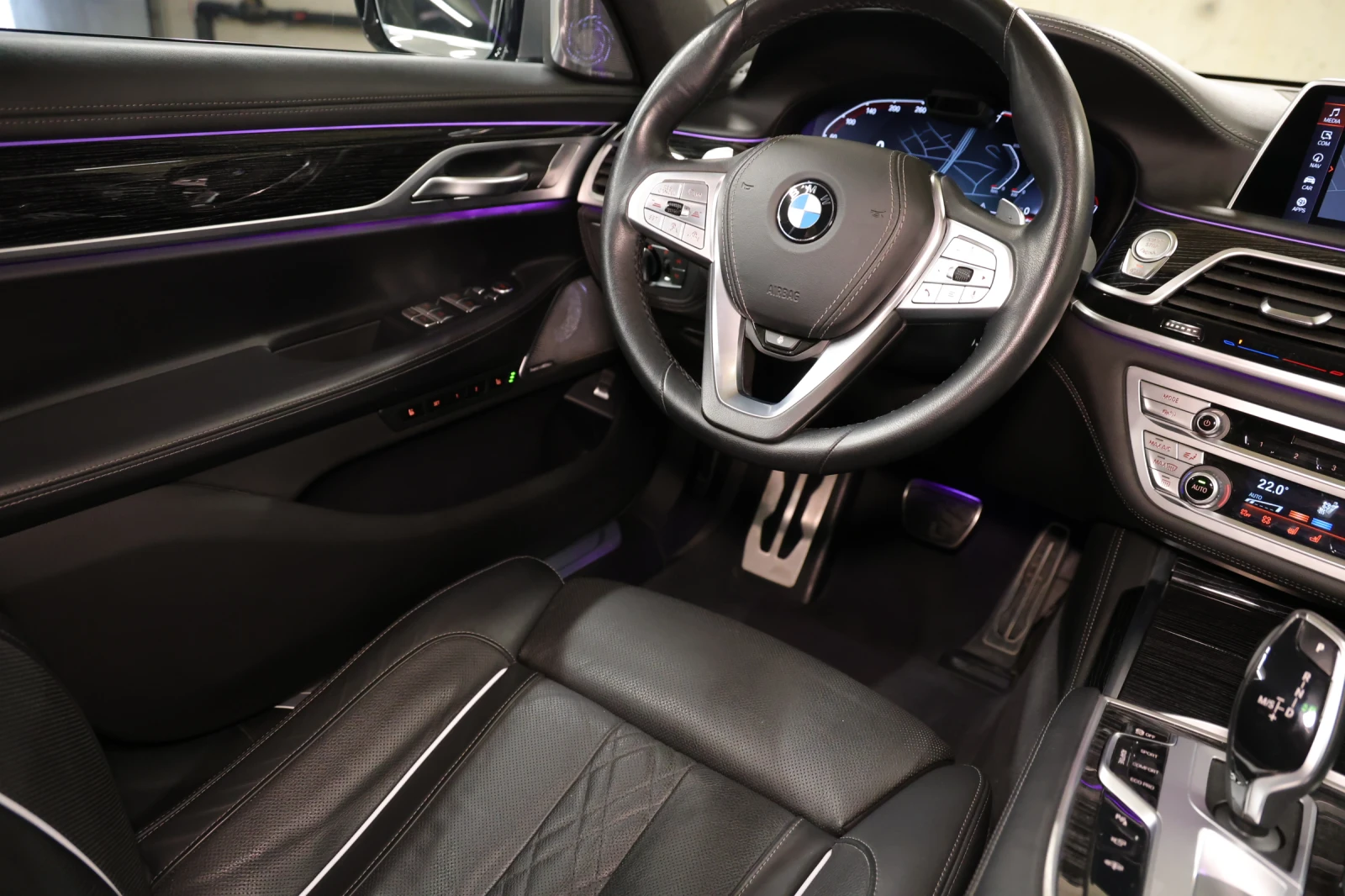 BMW 750 i Long xDrive M-Paket Individual - изображение 9