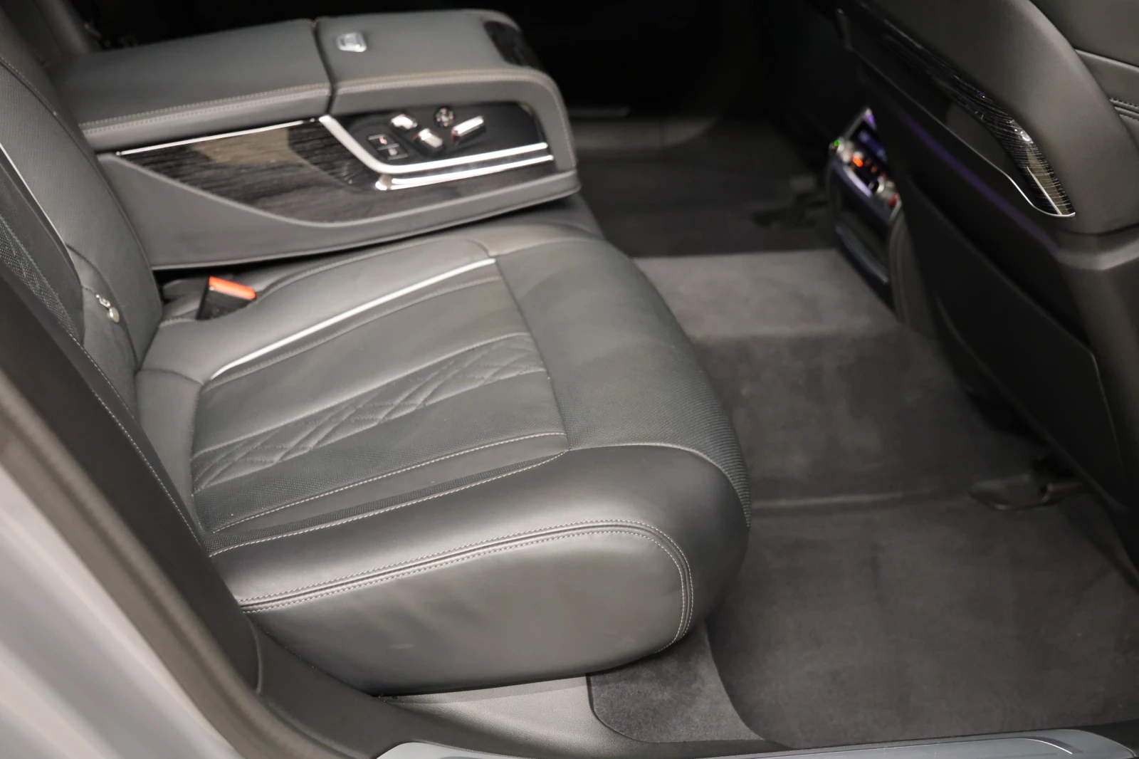 BMW 750 i Long xDrive M-Paket Individual | Mobile.bg   17