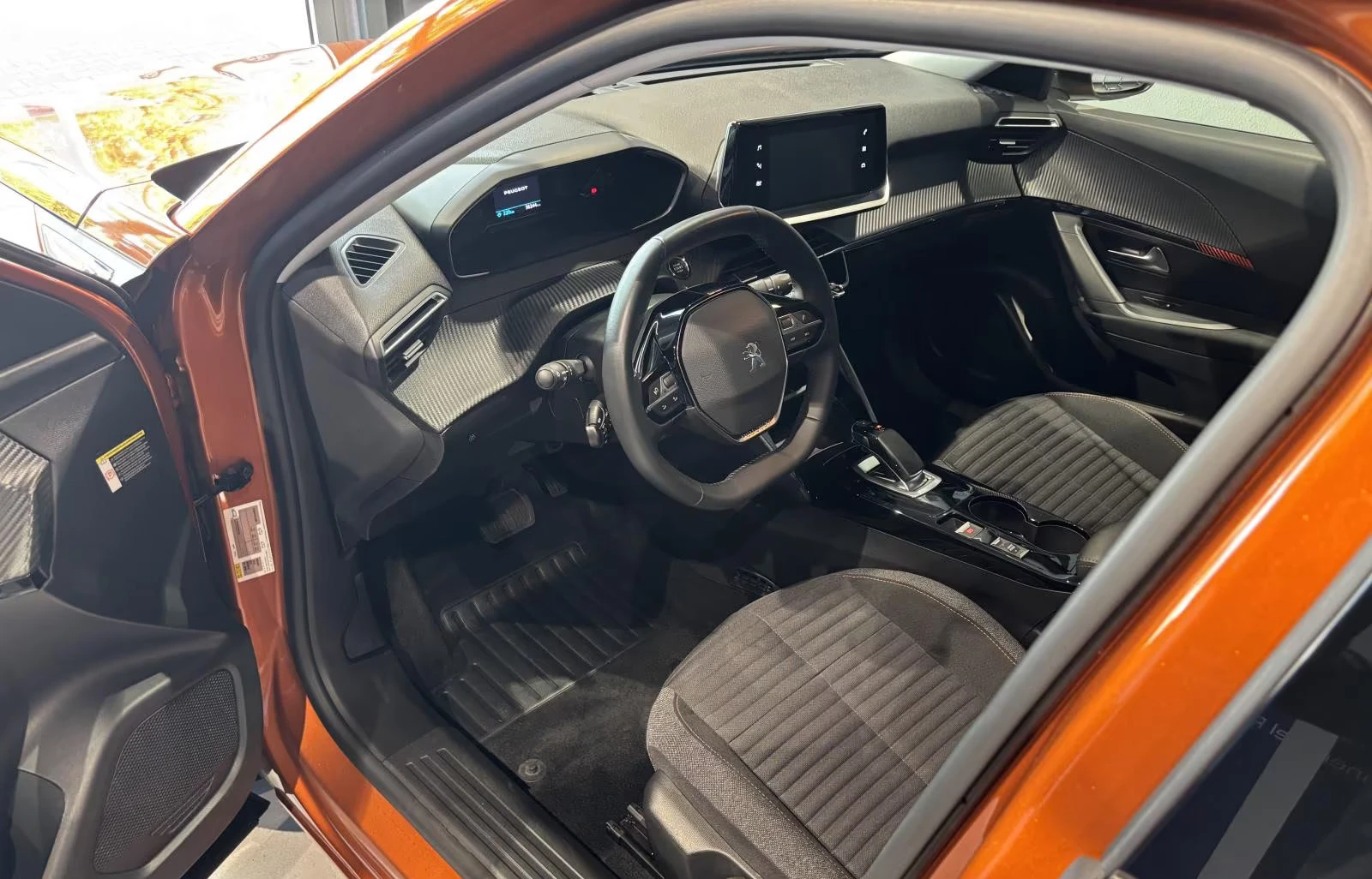 Peugeot 2008 ACTIVE/136HP/NAVI/CAM/KEYLESS/VCONTROL/LED/609f - изображение 8