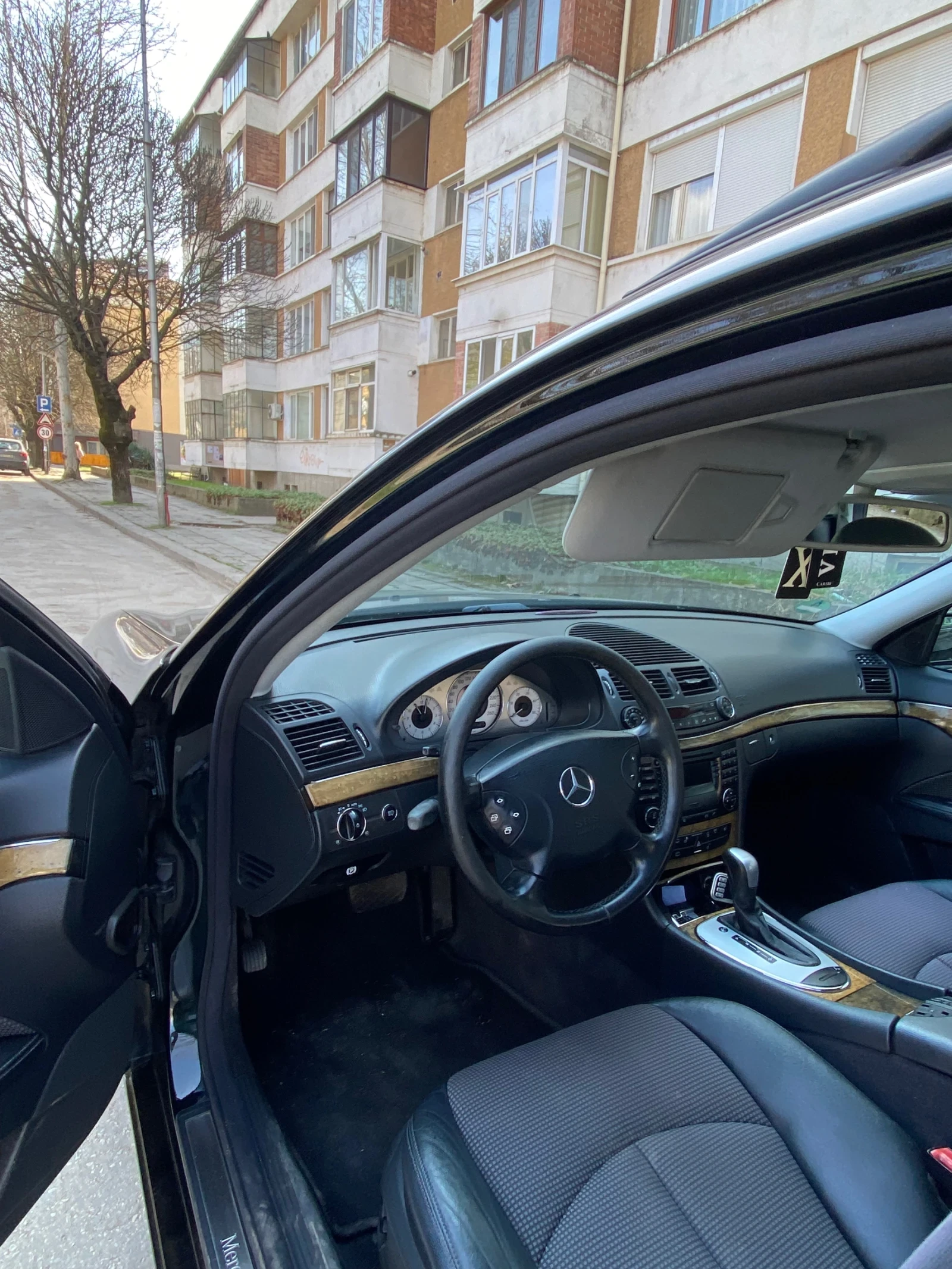 Mercedes-Benz E 320, снимка 9 - Автомобили и джипове - 53860498