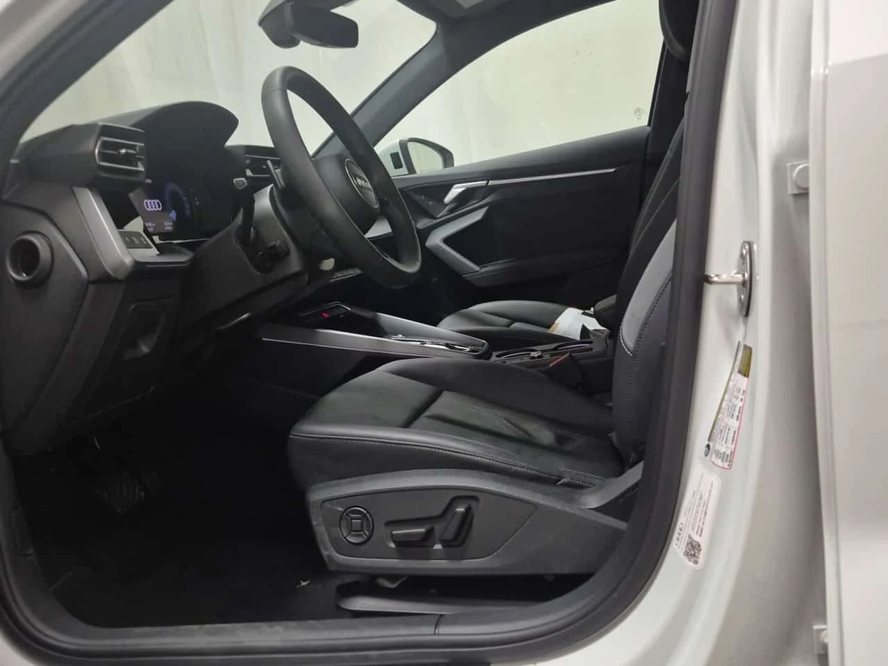 Audi A3 * PROGRESSIV * ПАНОРАМА* ПОДГРЕВ* , снимка 9 - Автомобили и джипове - 54279120