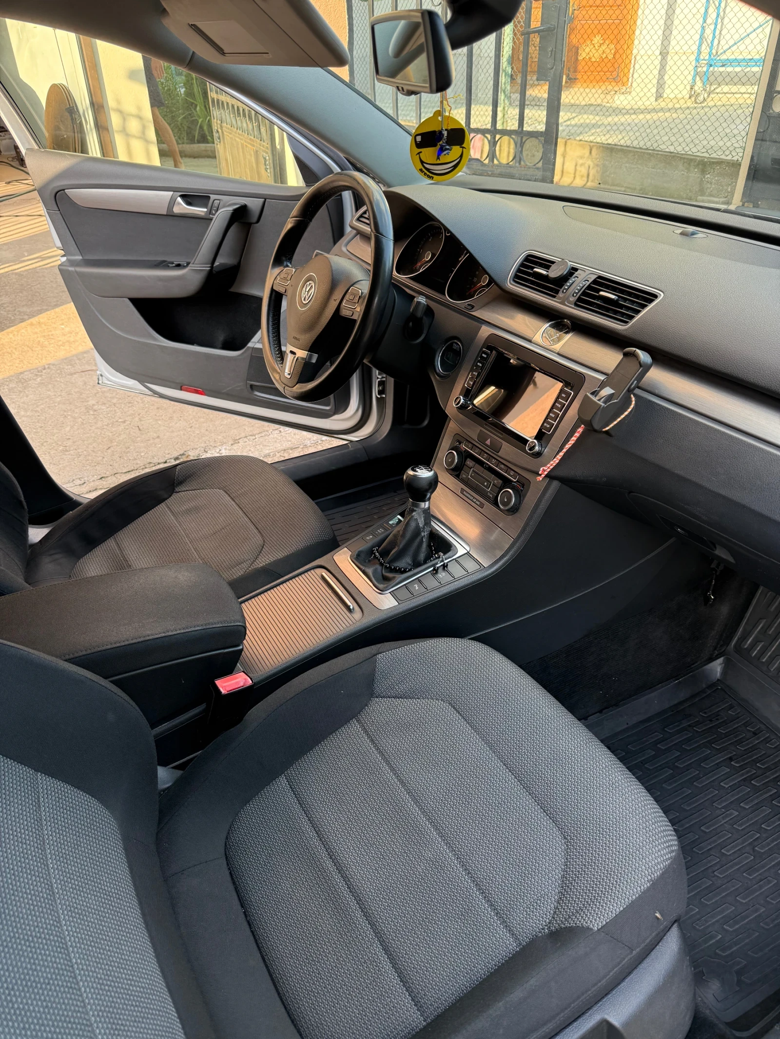 VW Passat 1.6 TDI, снимка 9 - Автомобили и джипове - 55136776
