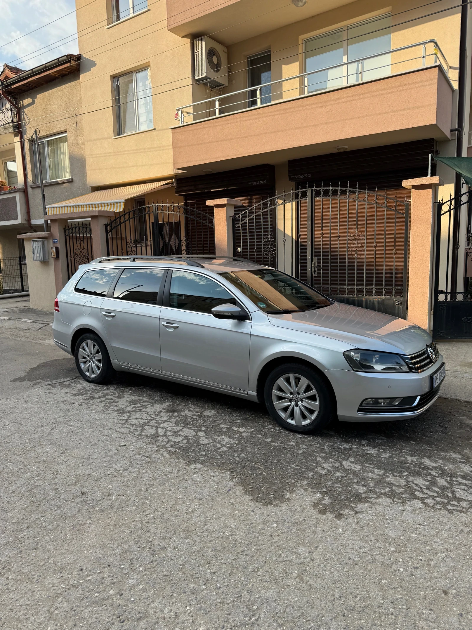 VW Passat 1.6 TDI, снимка 2 - Автомобили и джипове - 55136776
