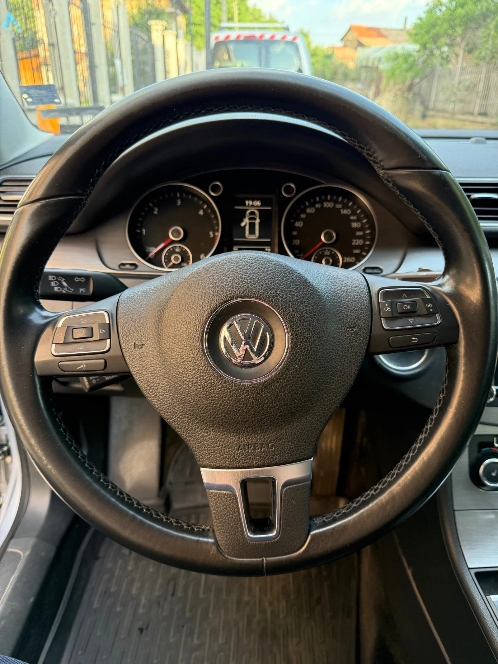 VW Passat 1.6 TDI, снимка 7 - Автомобили и джипове - 55136776