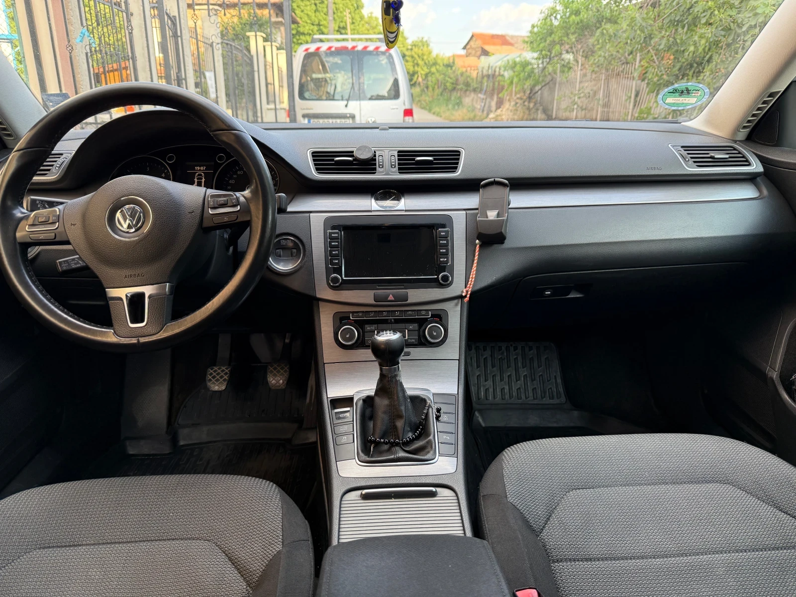VW Passat 1.6 TDI, снимка 6 - Автомобили и джипове - 55136776