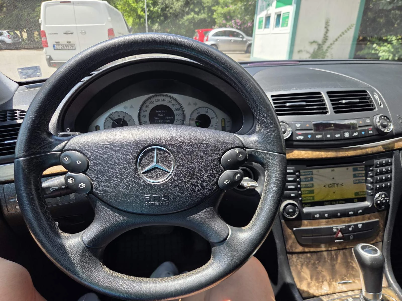 Mercedes-Benz E 220, снимка 7 - Автомобили и джипове - 55372190
