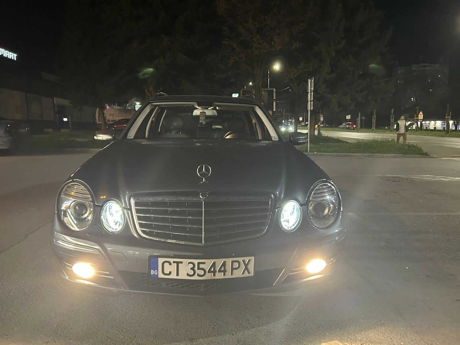 Mercedes-Benz E 220, снимка 11 - Автомобили и джипове - 55372190