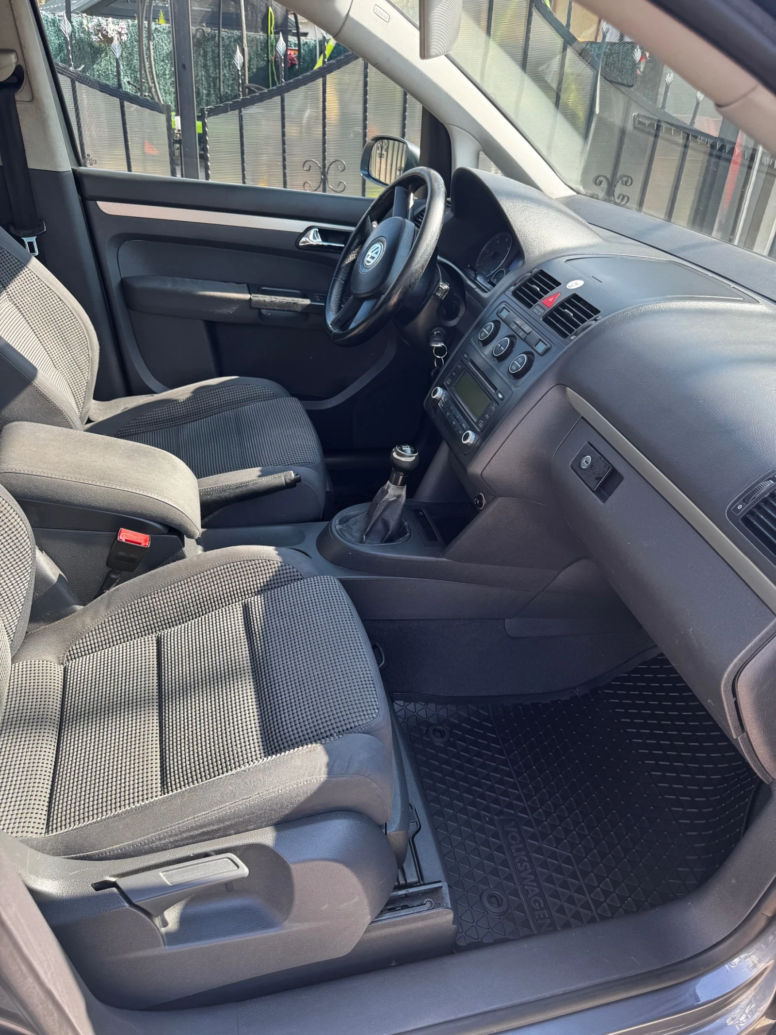 VW Touran 2.0 tdi, снимка 6 - Автомобили и джипове - 55413976