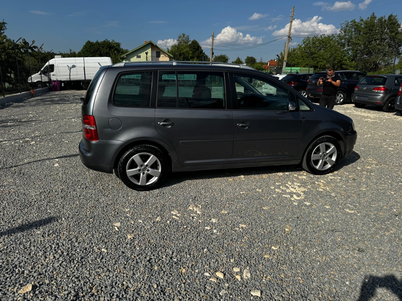VW Touran 2.0 tdi, снимка 4 - Автомобили и джипове - 55413976