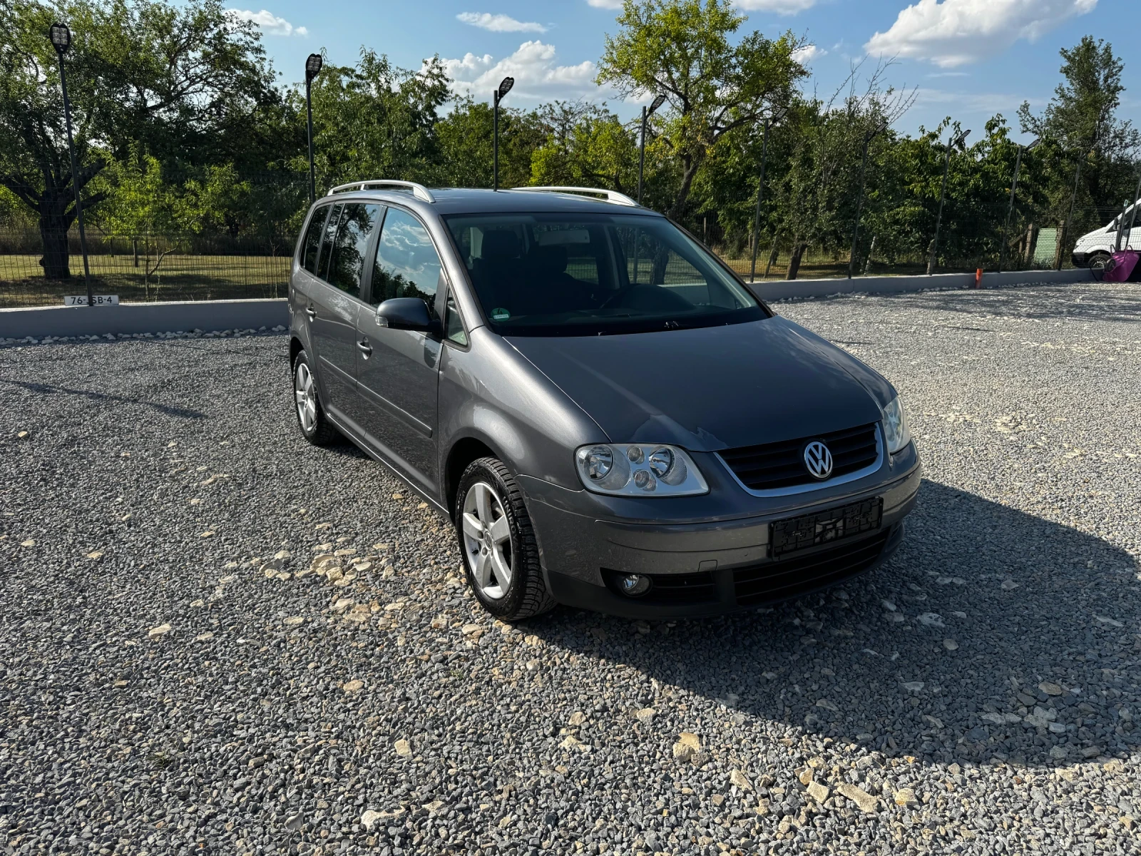 VW Touran 2.0 tdi, снимка 3 - Автомобили и джипове - 55413976