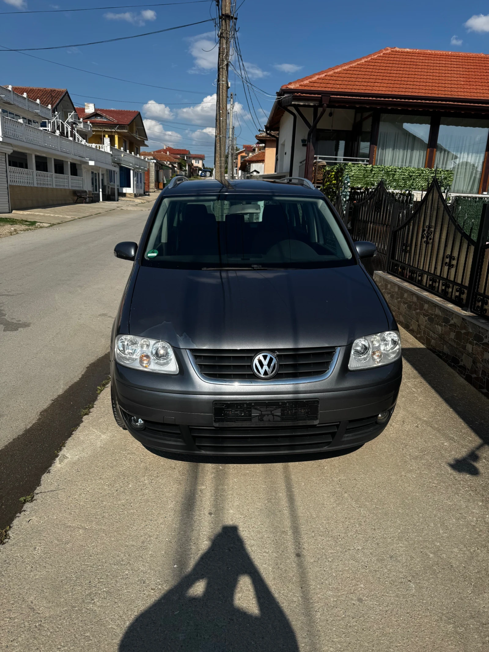 VW Touran 2.0 tdi, снимка 9 - Автомобили и джипове - 55413976