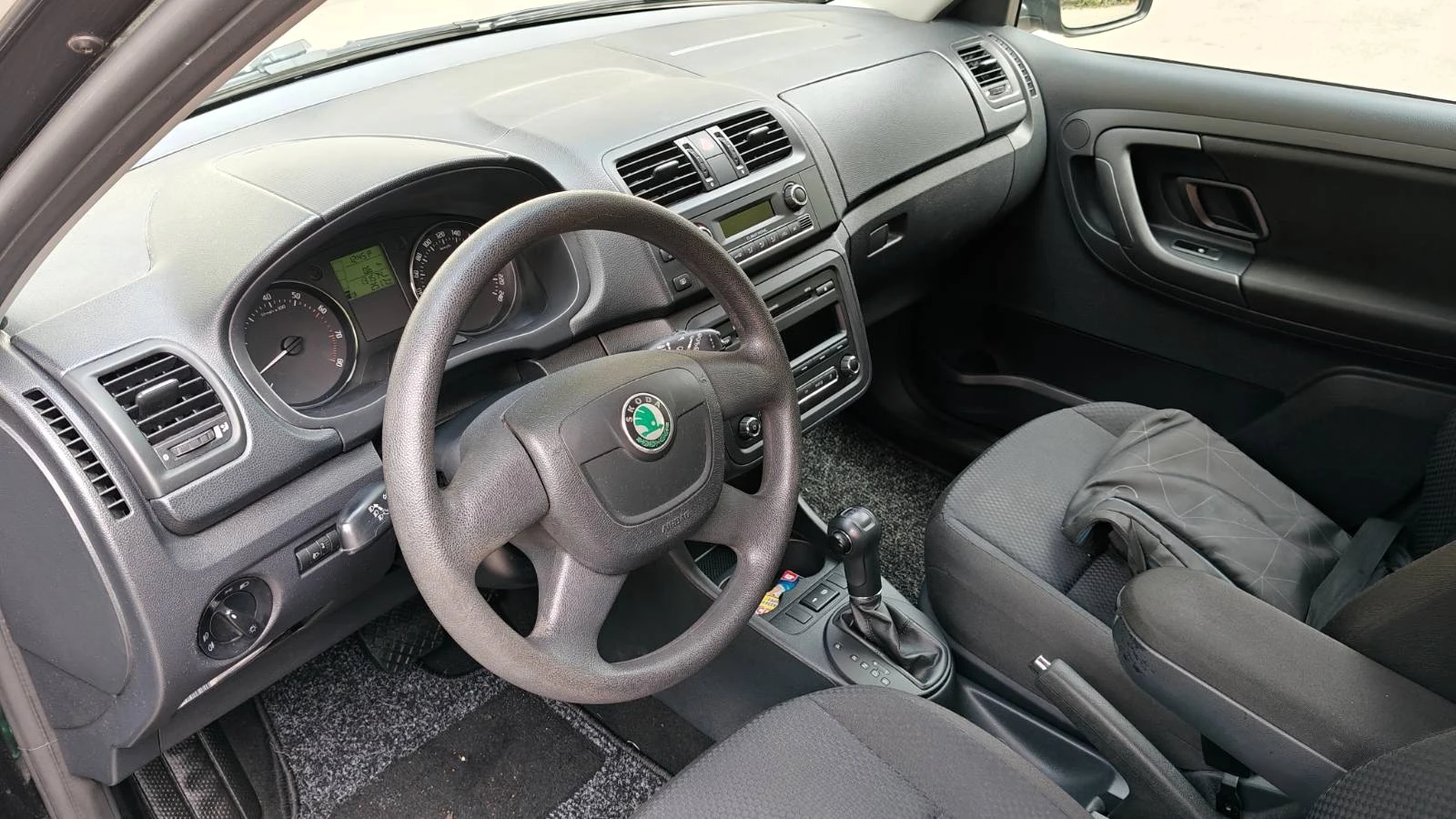 Skoda Fabia, снимка 10 - Автомобили и джипове - 55939264