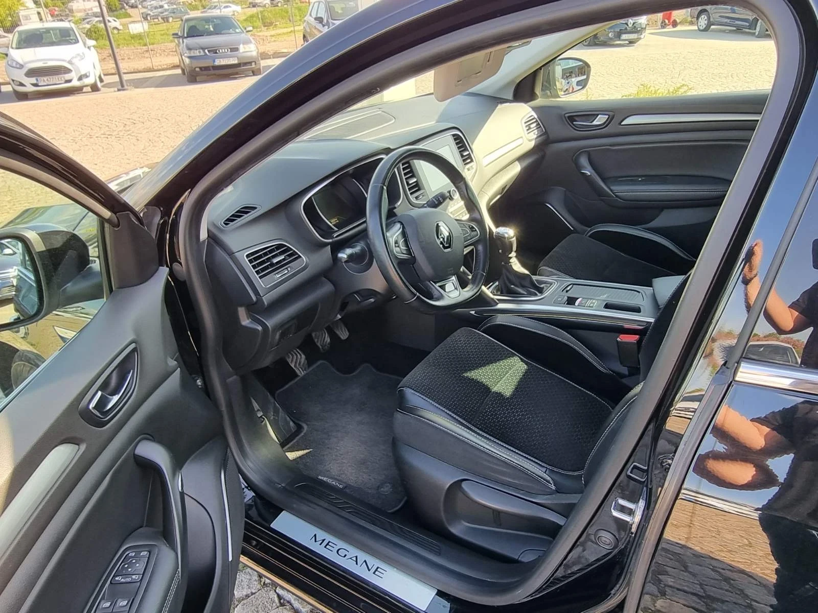 Renault Megane  1.2 TCe 130, снимка 4 - Автомобили и джипове - 56222387