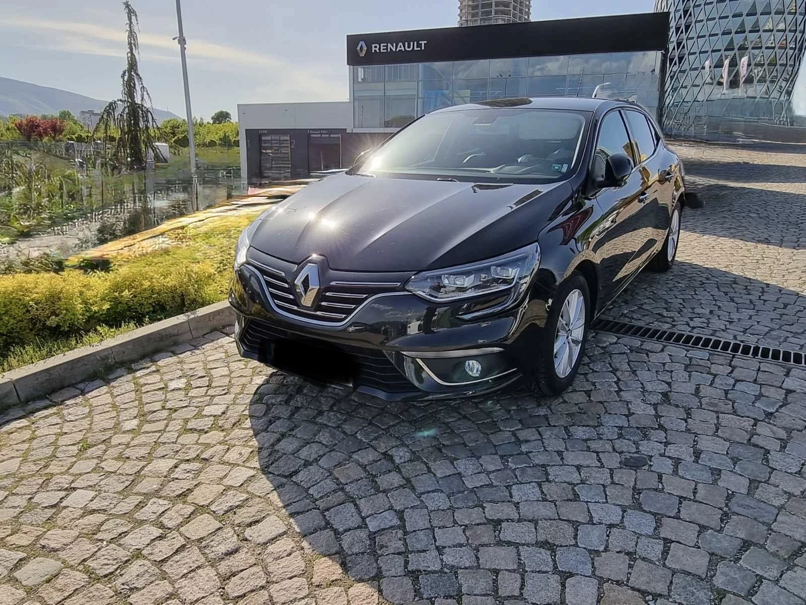 Renault Megane  1.2 TCe 130, снимка 2 - Автомобили и джипове - 56222387