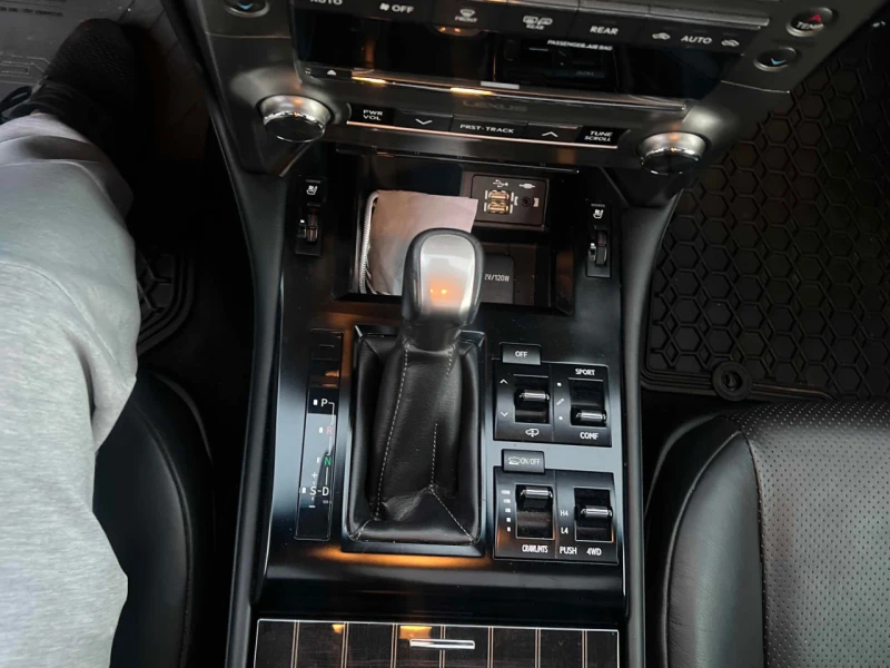 Lexus GX 460 ТОП СЪСТОЯНИЕ* ЕДИН СОСТВЕНИК* СЕРВИЗНА ИСТОРИЯ* , снимка 10 - Автомобили и джипове - 52663478