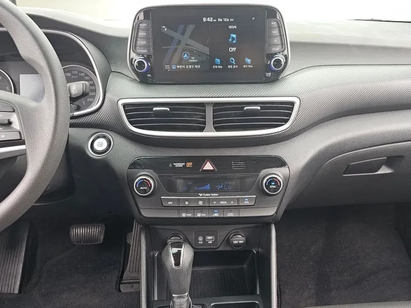 Hyundai Tucson Diesel 2.0 2Wd Smart, снимка 14 - Автомобили и джипове - 56220789