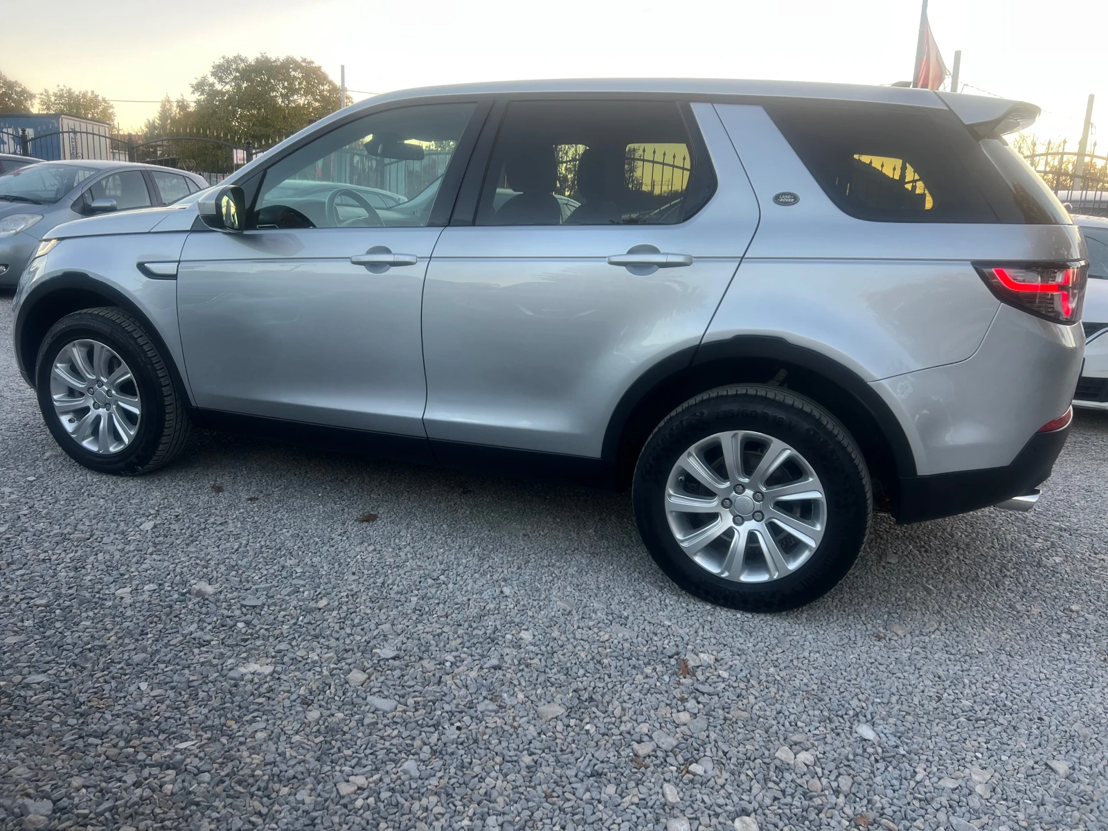 Land Rover Discovery Sport 2.0D4-ЕВР0 6В-4Х4-НАВИГАЦИЯ-АВТОМАТИК-9 СКОРОСТИ - изображение 3