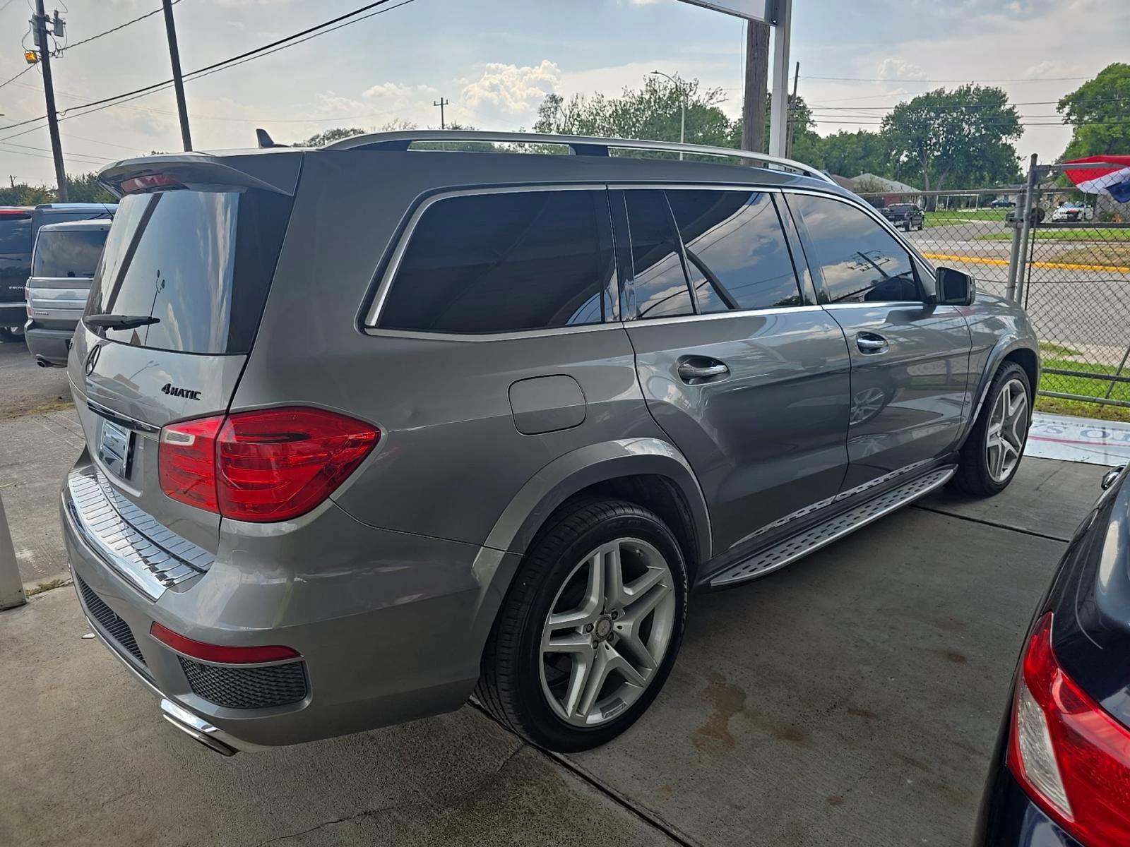 Mercedes-Benz GL 500 AMG* 7МЕСТА* МАСАЖ* ДИСТРОНИК* ОБДУХ* PANO* HARMAN - изображение 6