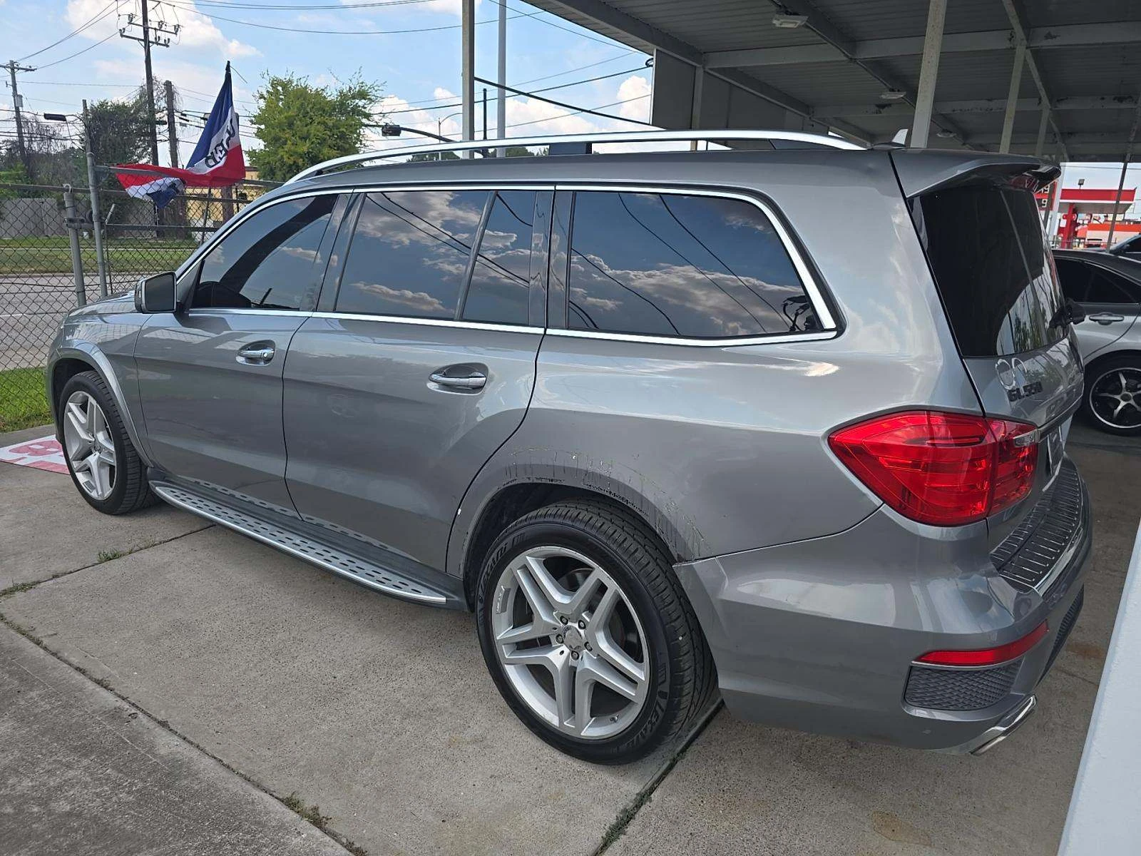 Mercedes-Benz GL 500 AMG* 7МЕСТА* МАСАЖ* ДИСТРОНИК* ОБДУХ* PANO* HARMAN - изображение 5