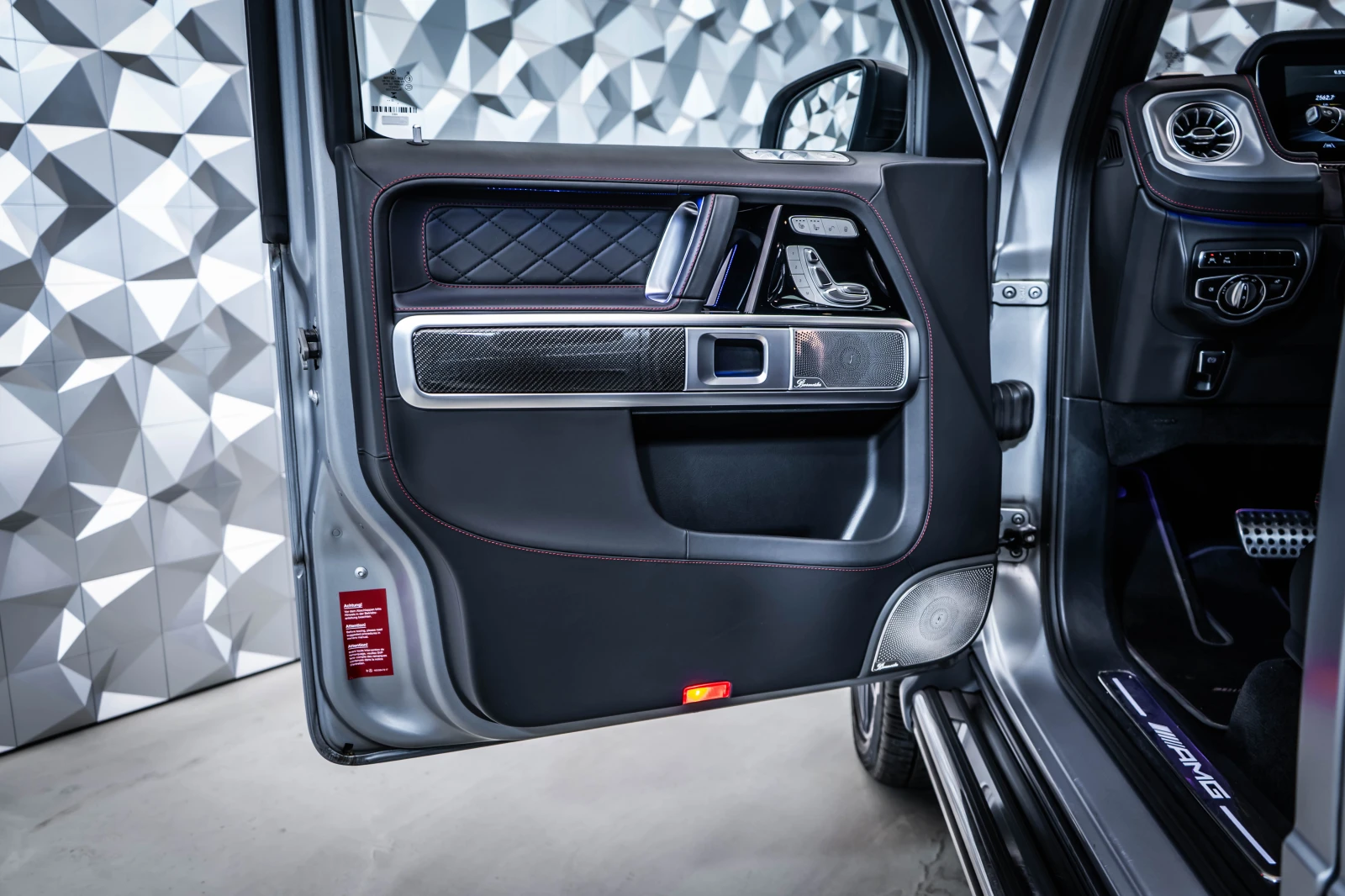 Mercedes-Benz G 63 AMG Manufaktur* Burmester* 360, снимка 7 - Автомобили и джипове - 53737881