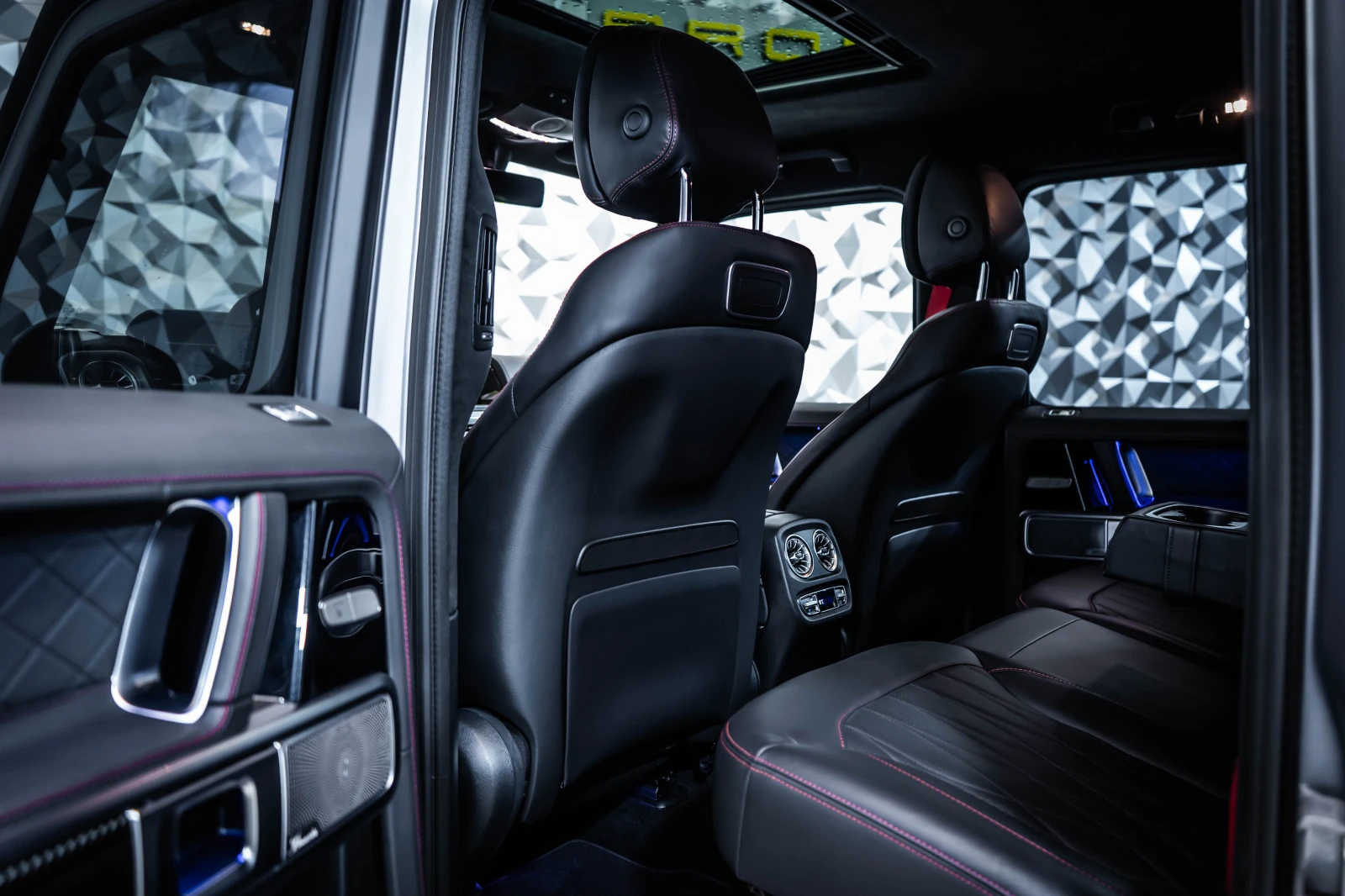 Mercedes-Benz G 63 AMG Manufaktur* Burmester* 360, снимка 14 - Автомобили и джипове - 53737881