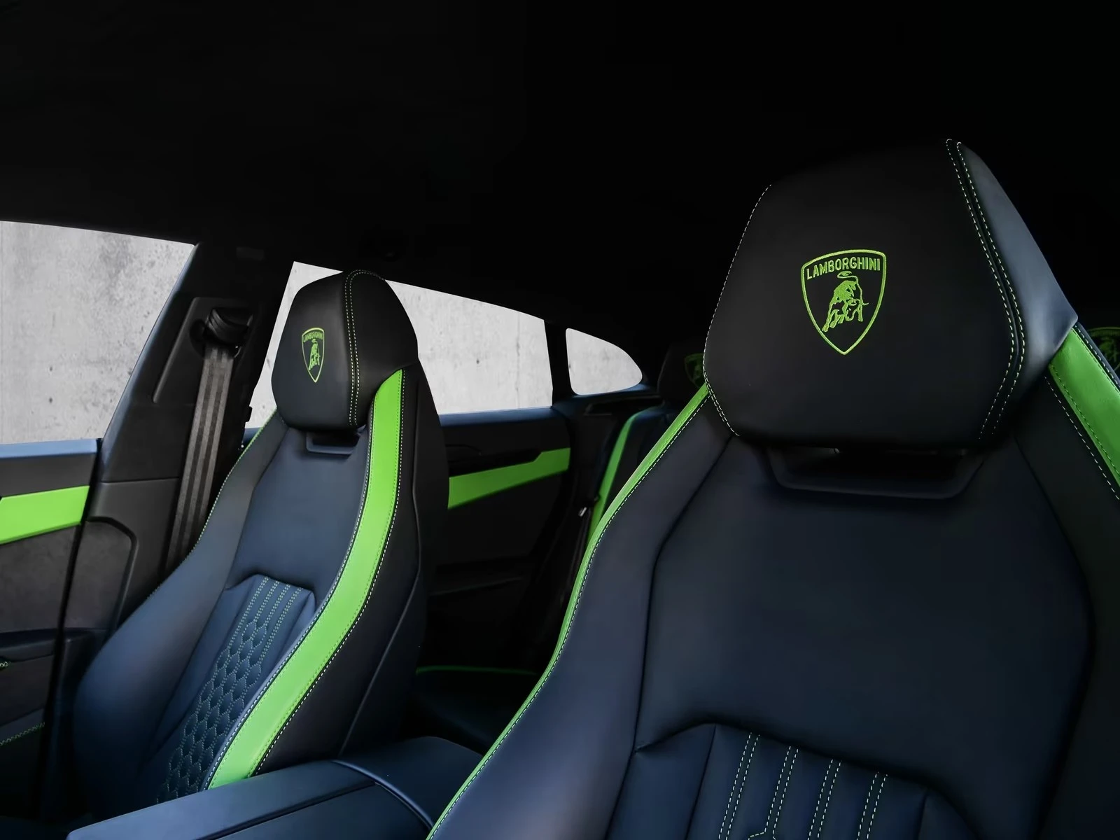 Lamborghini Urus SE* Carbon* HuD* B&O, снимка 10 - Автомобили и джипове - 54994099