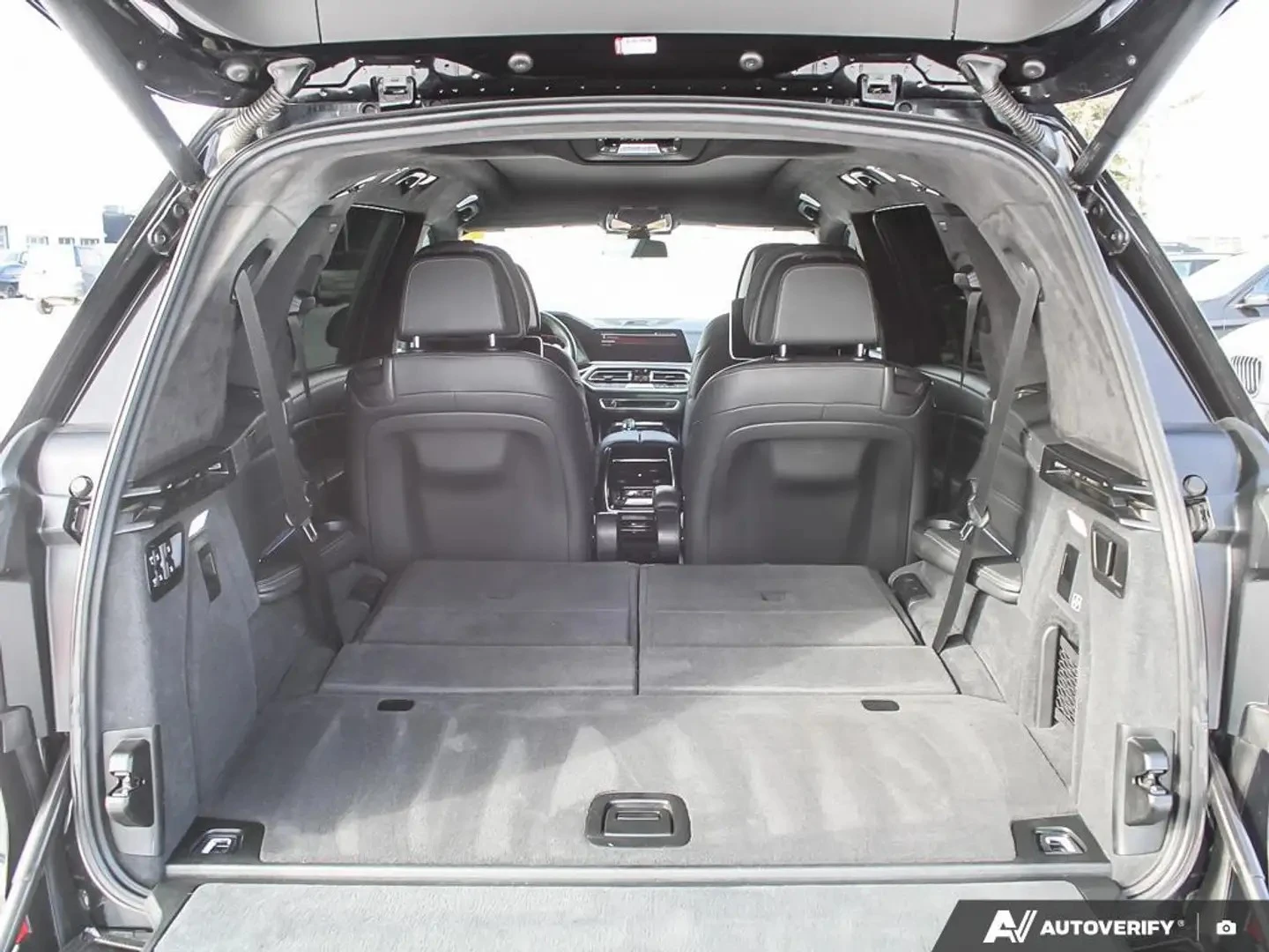 BMW X7 * xDrive50i* BOWERS&WILKINS* LASER* 360* МАСАЖИ* T, снимка 9 - Автомобили и джипове - 55223843