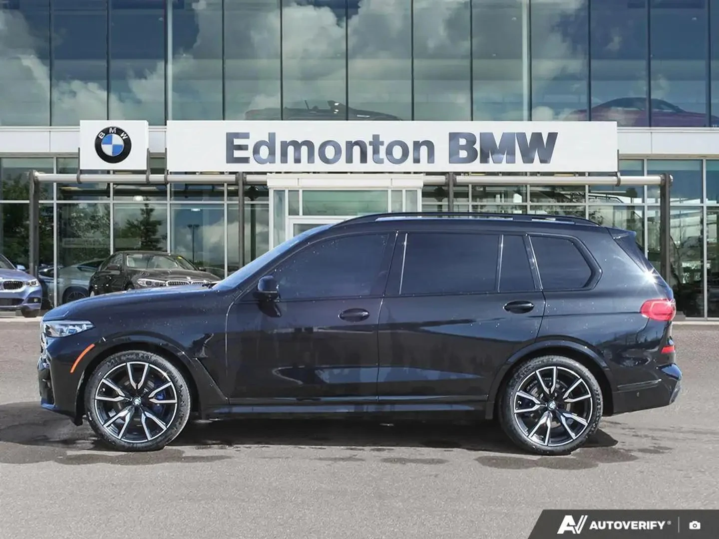 BMW X7 * xDrive50i* BOWERS&WILKINS* LASER* 360* МАСАЖИ* T, снимка 3 - Автомобили и джипове - 55223843