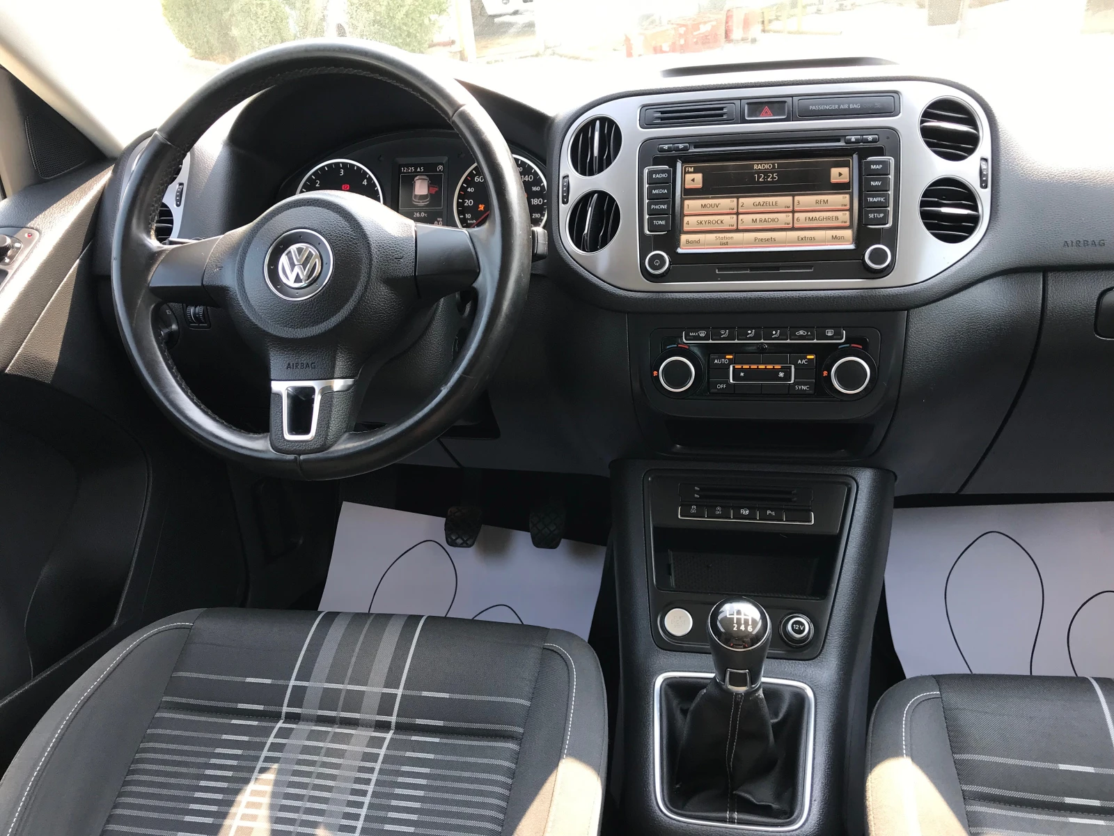 VW Tiguan 2.0TDi-6ck.2015г-full, снимка 13 - Автомобили и джипове - 56041398