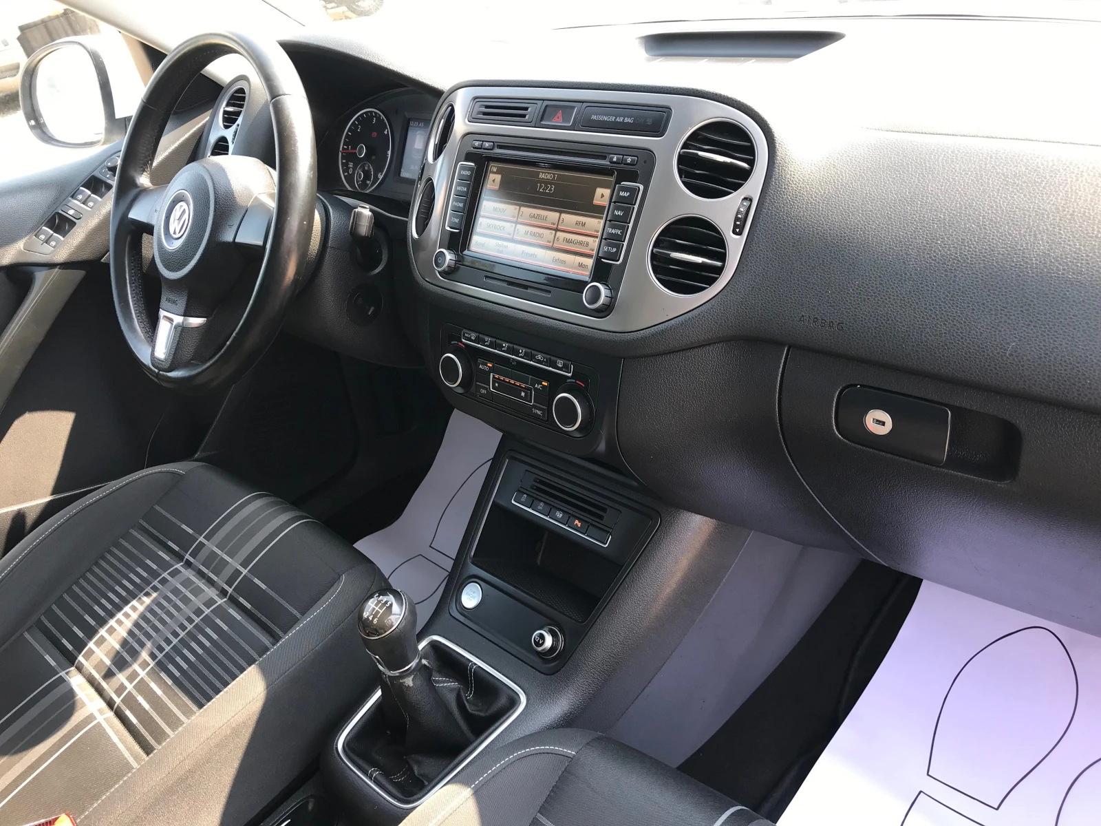 VW Tiguan 2.0TDi-6ck.2015г-full, снимка 14 - Автомобили и джипове - 56041398