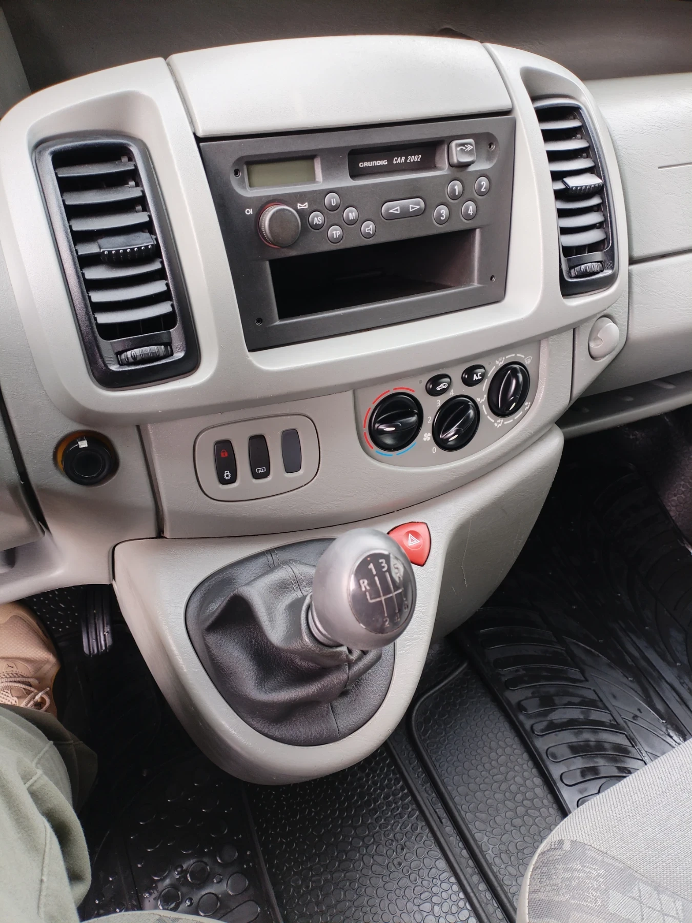 Opel Vivaro 2.5 cdti - изображение 7