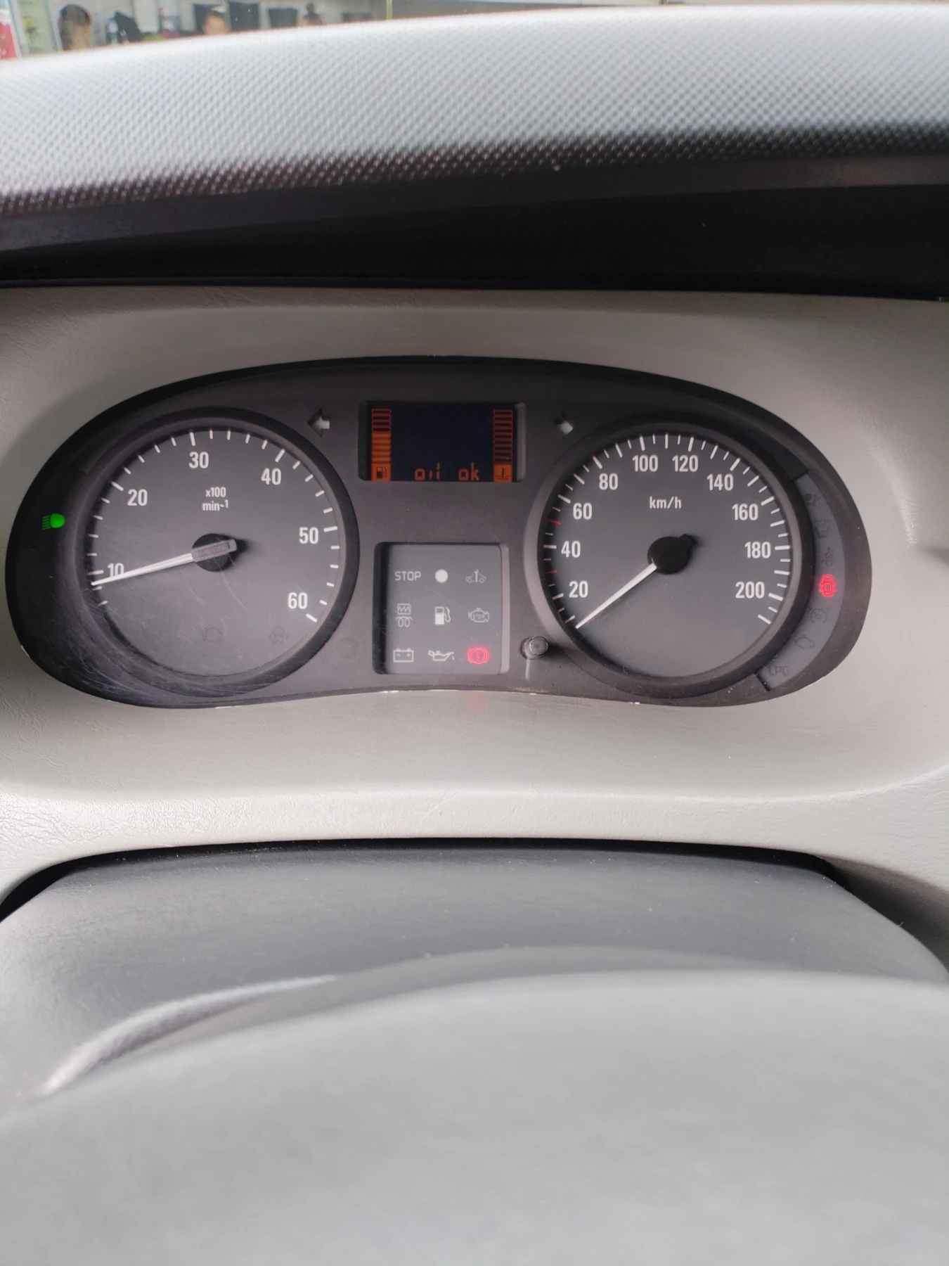 Opel Vivaro 2.5 cdti - изображение 8