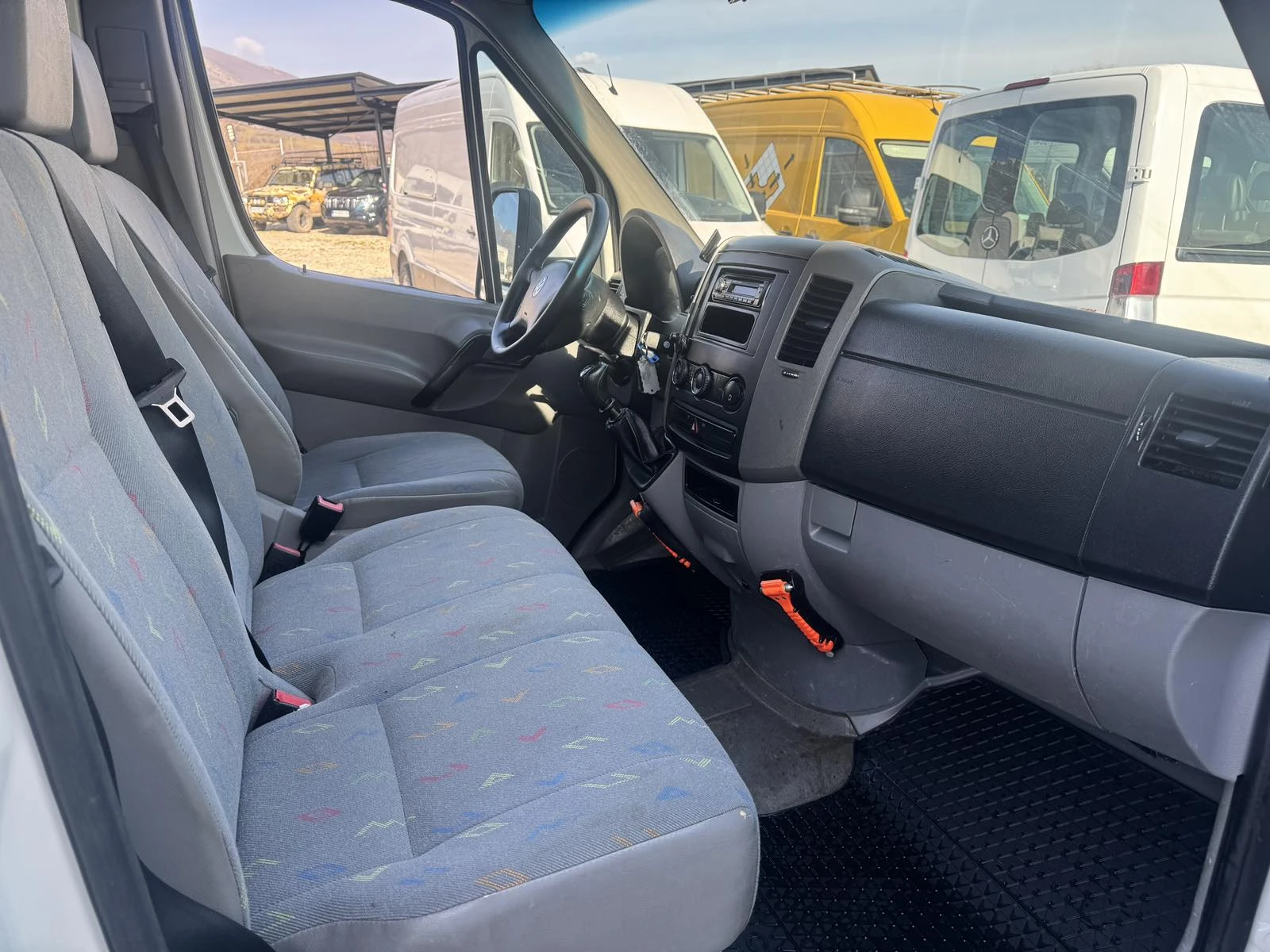 VW Crafter Б кат.KLIMA 4.30м, снимка 14 - Бусове и автобуси - 53816657
