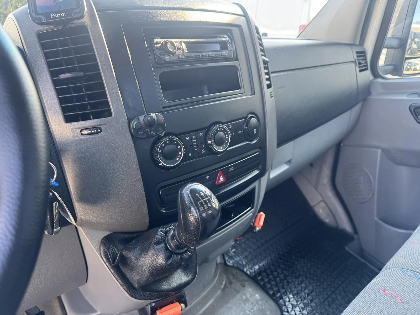 VW Crafter Б кат.KLIMA 4.30м, снимка 9 - Бусове и автобуси - 53816657