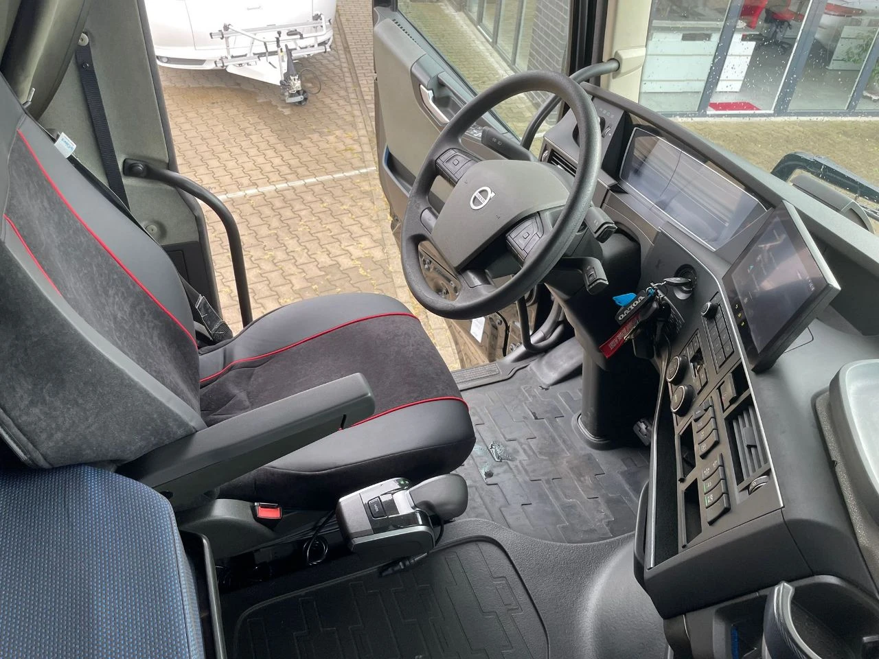 Volvo Fh 460 I-Save Globetrotter ACC I-Park Cool Retarder Е, снимка 6 - Камиони - 54955747
